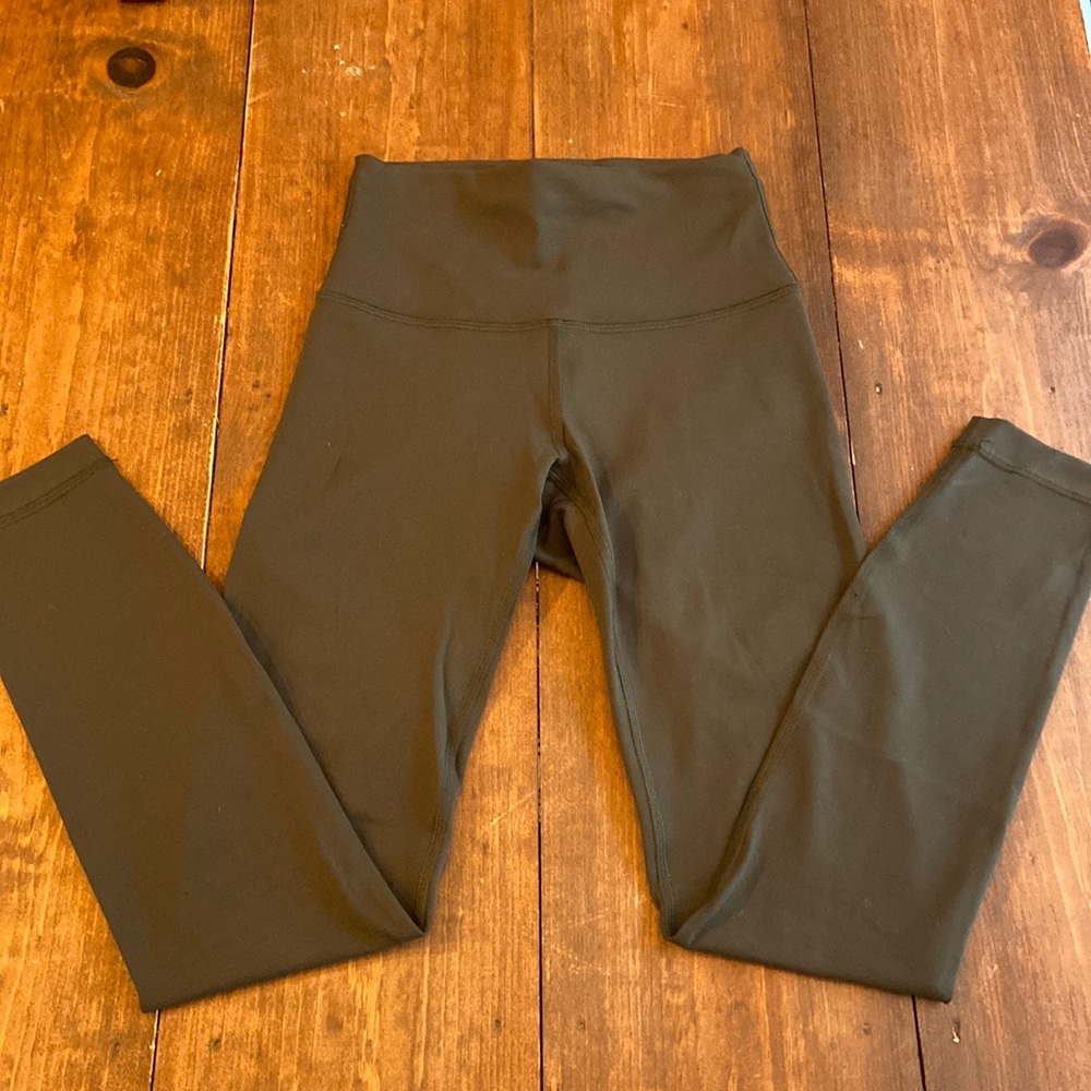 Lululemon Wunder Train high rise crop
